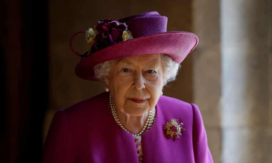 Queen S Platinum Jubilee To Be Marked With Four Day Bank Holiday In 2022 The Queen The Guardian Country Holiday Party 2022