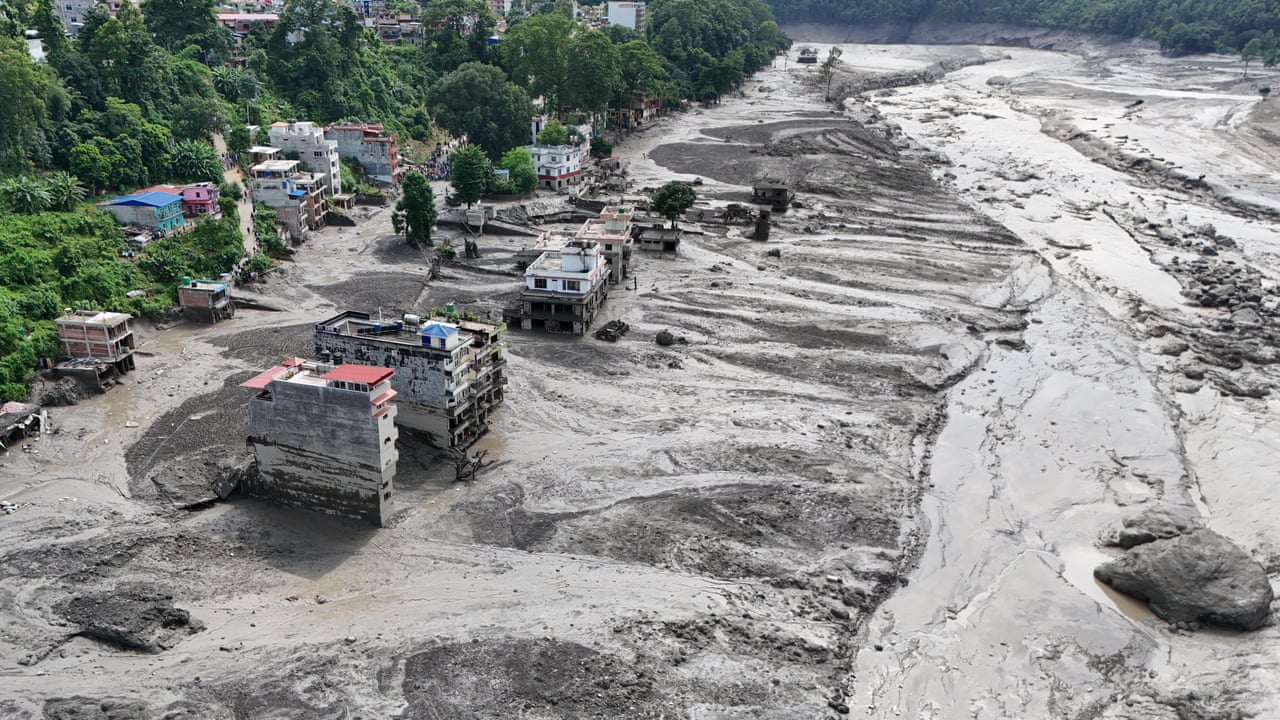 Mudslide submerges China-Nepal crossing point – video