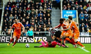 Ayoze Pérez scores the first of his two goals in Newcastle United’s 3-1 win over Luton Town
