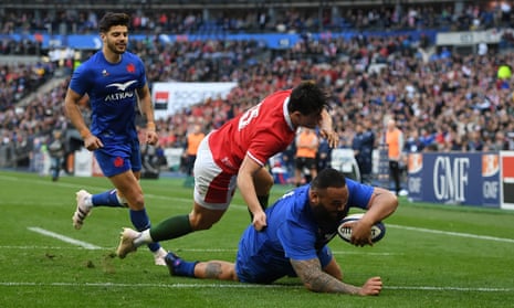 France's Uini Atonio evades the tackle of Wales' Louis Rees-Zammit and scores his side’s third try.
