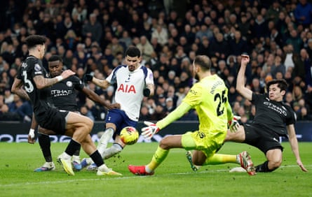 Dominic Solanke starts the Tottenham comeback with a goal against Manchester City