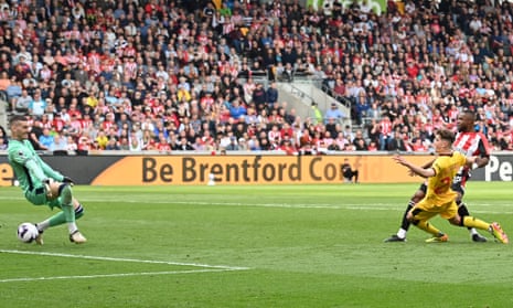 Brentford's Frank Onyeka (right) scores the team's second goal against Sheffield United.