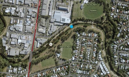The blue dot shows the location of a confirmed platypus sighting in Kedron Brook from 2002 and the white dot shows researchers’ water sampling site