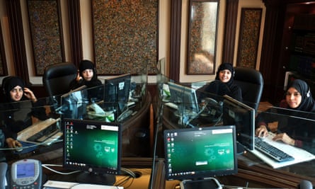 Women at the fatwa hotline