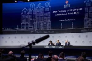 Algunas acciones emocionantes del Congreso de la UEFA, antes.