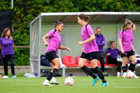 Jess Carter and Lotte Wubben-Moy in training for England