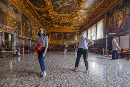 People wander around the luxurious galleries of the Doge’s Palace