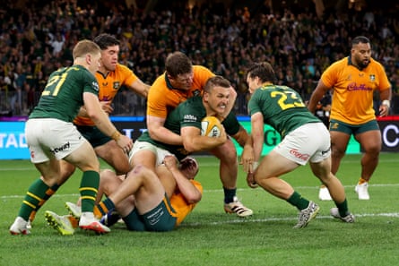 André Esterhuizen of the Springboks is tackled by Australia players