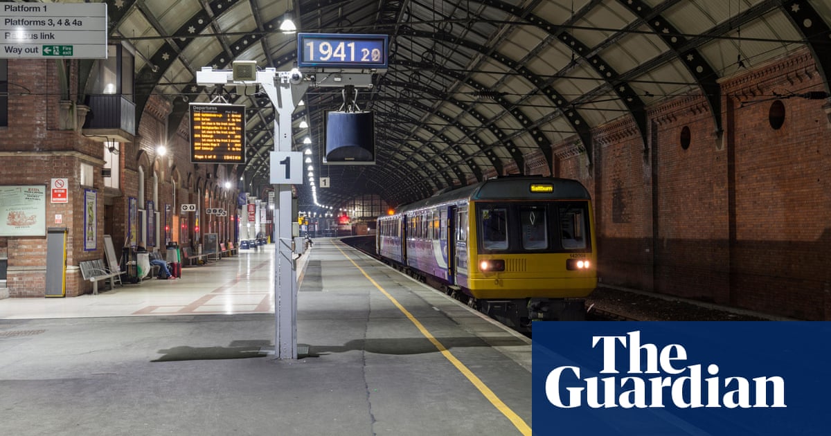 Electric cars produce twice as much COâ as trains, says rail group data | Rail industry