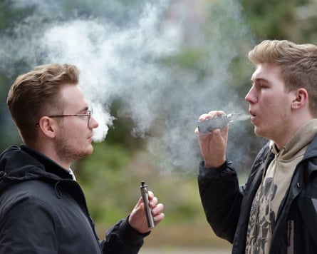 Men vaping