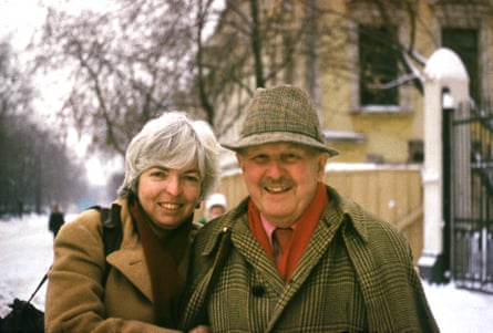Thelma Schoonmaker with Michael Powell in a snowy street