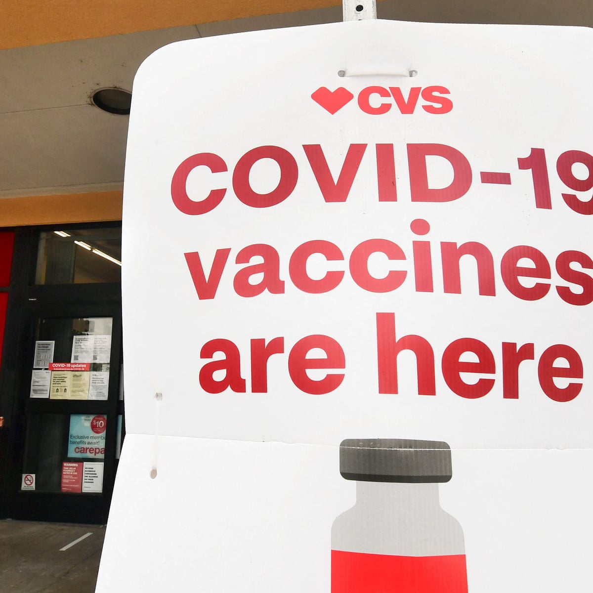 Cvs And Walgreens Wasted 128 500 Covid Vaccine Doses Report Finds Us News The Guardian Walgreens Christmas Hours 2021