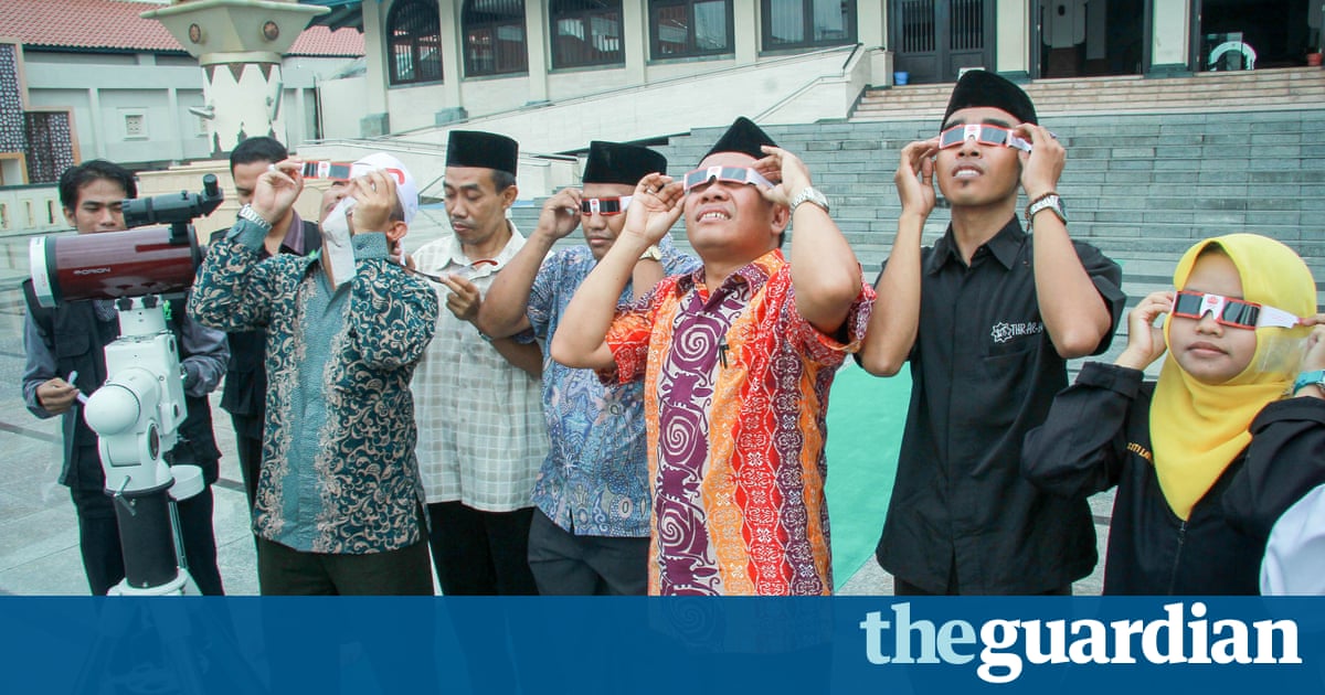 Thousands Flock To Indonesia For Total Solar Eclipse Science The Guardian Thousands Flock To Indonesia For Total Solar Eclipse Science The Guardian