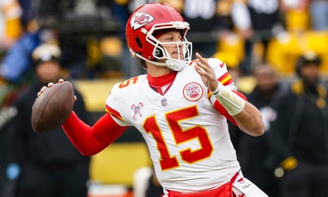 Mahomes shines as Chiefs clinch AFC's top seed by strolling past Steelers | NFL | The Guardian