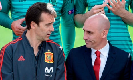 Julen Lopetegui (left) speaks to the federation president Luis Rubiales as they sit down for the World Cup squad’s official photo on 5 June, exactly a week before the former was announced as Real Madrid’s new manager.