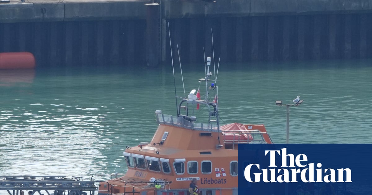 More than 1,000 people arrive in UK in small boats in one day