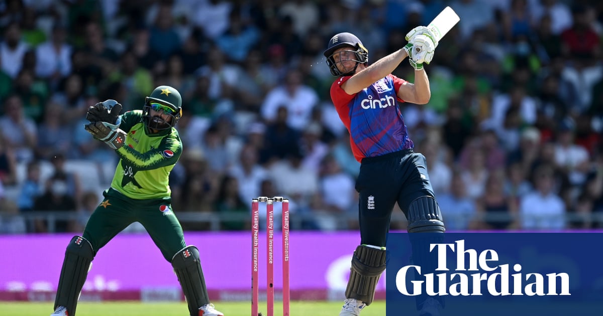 Jos Buttler and Moeen Ali shine as England sweep Pakistan aside