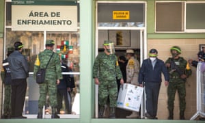 Health workers unload part of the first batch of vaccines from Pfizer and BioNTech against COVID-19 in Saltillo, in the state of Coahuila, Mexico, 5 January 2021.