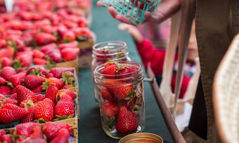 Taking a reusable mason jar to a farmers’ market will help cut down on packaging. 