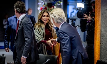 Dilan Yesilgöz-Zegerius shaking hands with Wilders