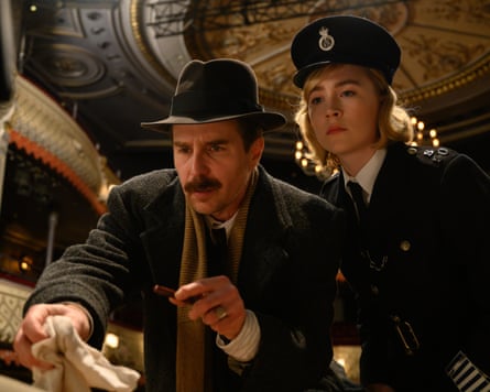 Sam Rockwell and Saoirse Ronan in See How They Run.