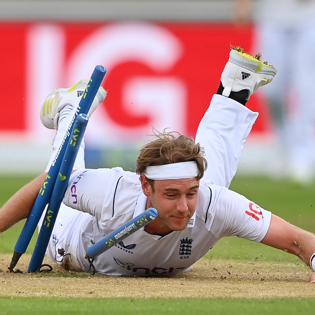 Stuart Broad Bowling Action
