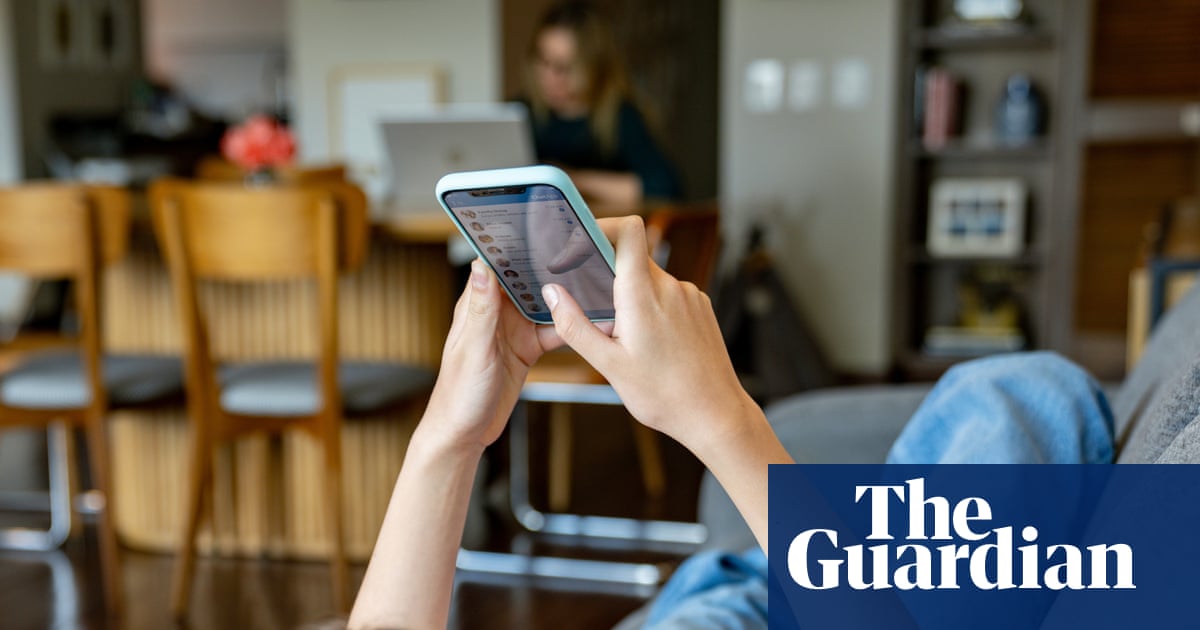 Lords voeren druk uit op Starmer met een stemming om sociale media te verbieden voor jongeren onder de 16 | Verbod op sociale media Lords voeren druk uit op Starmer met een stemming om sociale media te verbieden voor jongeren onder de 16 | Verbod op sociale media