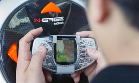 Taco-shaped chassis ... Nokia N-Gage, 2003.