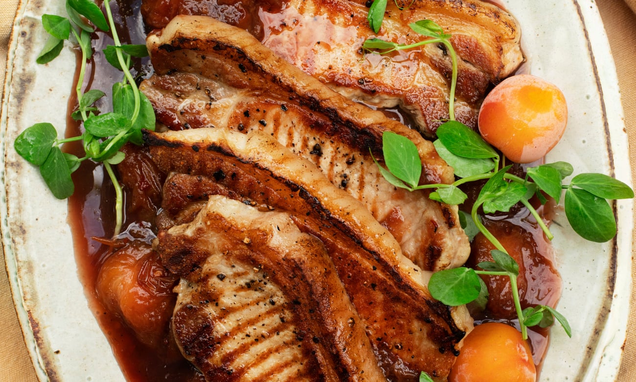 Golden and juicy: grilled pork chops with chilli-plum jam.