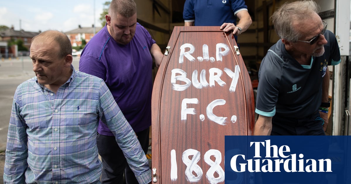 Everton chairman Bill Kenwright planned to give Bury around £1m