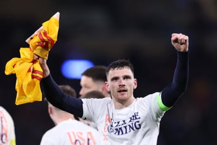 Andy Robertson celebrates aft nan last whistle