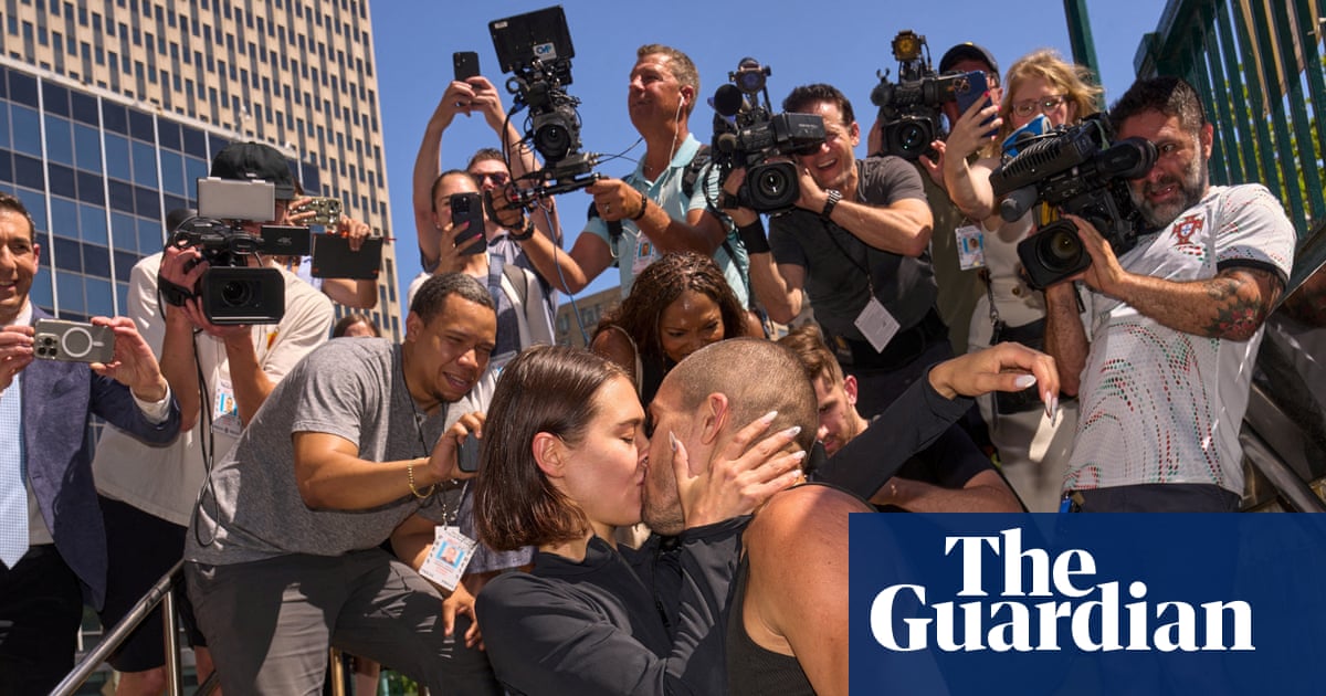 Couple who staged apparent proposal atop Empire State Building faces slew of charges