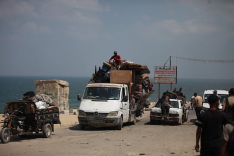 Palestinians flee southward from the northern Gaza Strip carrying their belongings with them due to Israel’s heavy bombardment of the Zaytun Quarter in Gaza Strip on 18 August 2025.