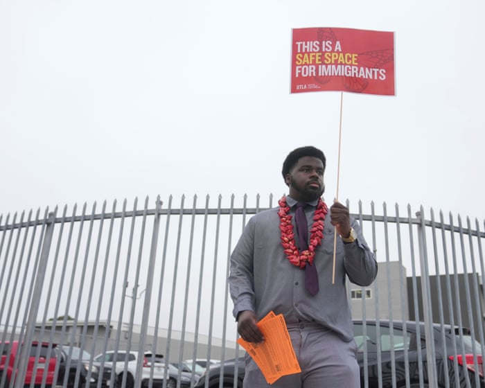 California bill requires families to be alerted of immigration agents on school campuses