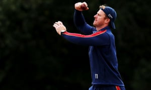 Essex spinner Simon Harmer warms up at Arundel.