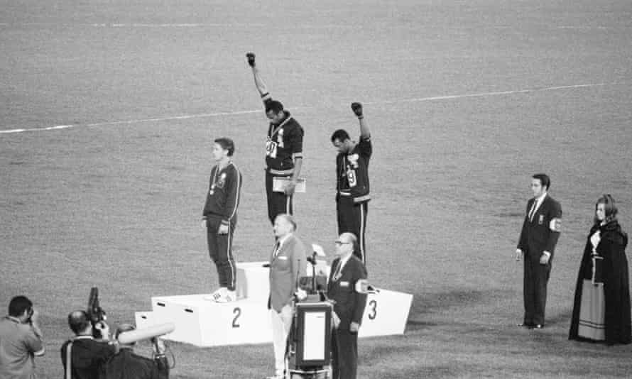 Salute raconte l'histoire de Tommie Smith et John Carlos aux Jeux Olympiques de 1968.