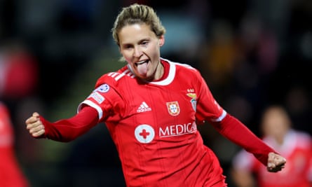 Cloé Lacasse celebrates a goal for Benfica.