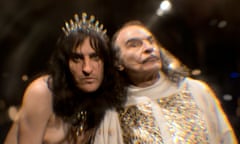Noel Fielding as Alice Cooper and David Suchet as Salvador Dali in Sky’s Urban Myths.