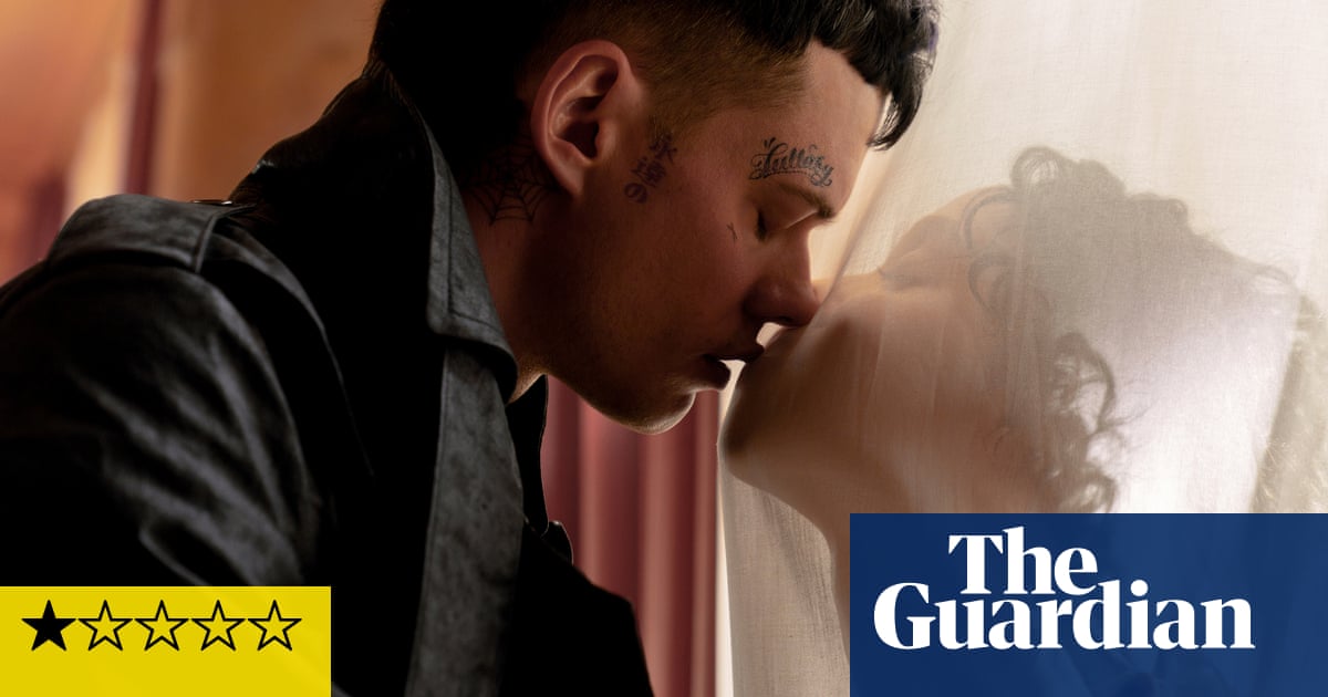 La crítica de El Cuervo – un remake gótico incomprensiblemente horrible | Thrillers La crítica de El Cuervo – un remake gótico incomprensiblemente horrible | Thrillers