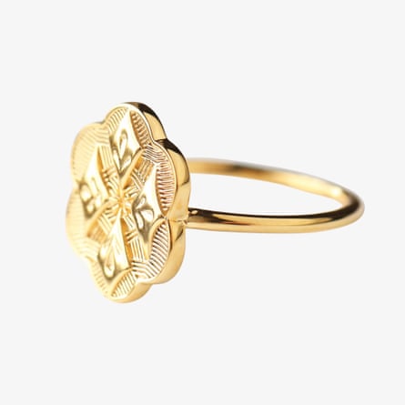 Carrie Elizabeth Icon Vintage Crest Ring