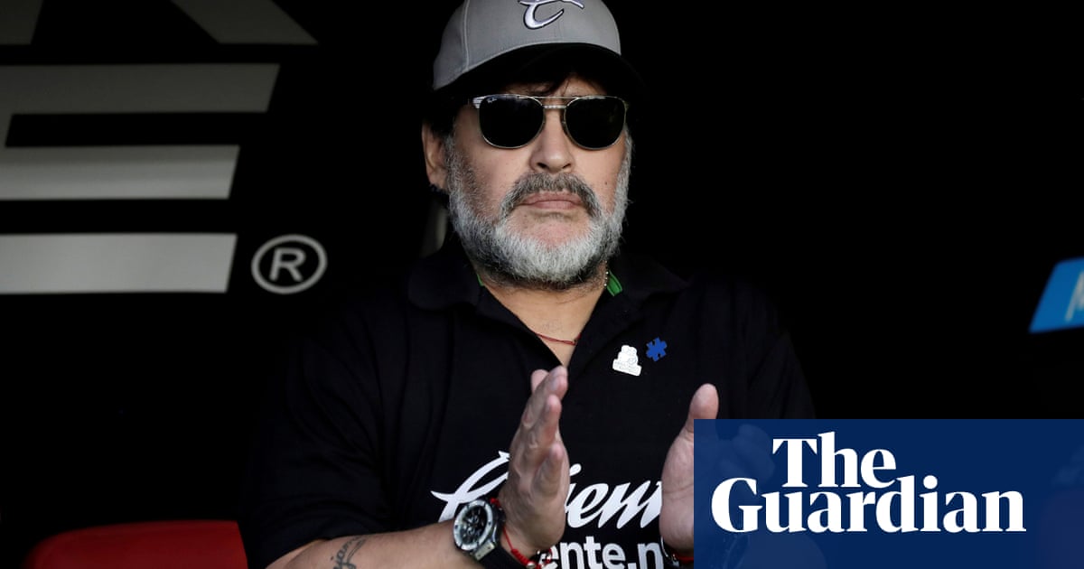 Diego Maradona returns to coaching with Gimnasia y Esgrima La Plata