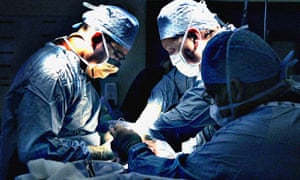 Consultant Surgeon Andrew Ready and his team conducting a live donor kidney transplant at The Queen Elizabeth Hospital, Birmingham in 2006.