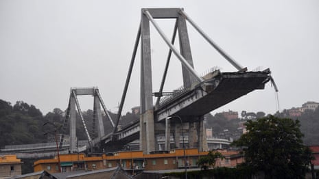 Aftermath of motorway bridge collapse in Genoa – video 
