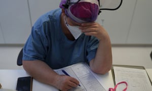 Nurse Eva Fiori reacts as she updates medical records of patients suffering from the coronavirus disease at the Intensive Care Unit of Emilio Ribas Institute in Sao Paulo, Brazil, 17 June 2020.