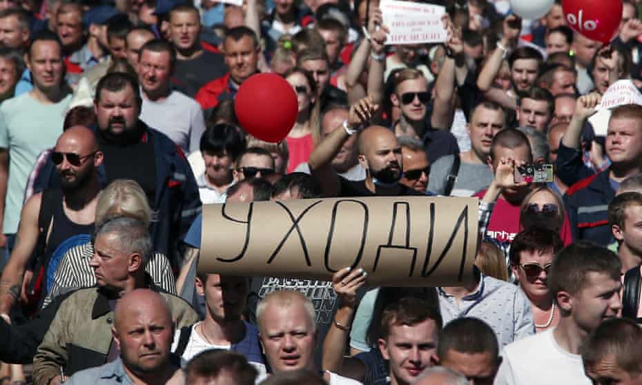 Workers go on strike in Minsk