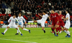 Marquinhos, PSG, returns the ball in the offside position.