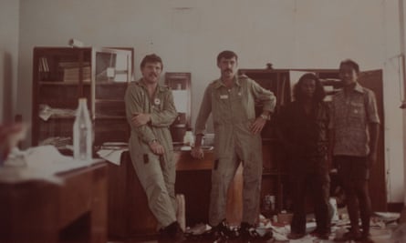 Keirman French and William Crouch in 1975, with two unidentified Timorese.