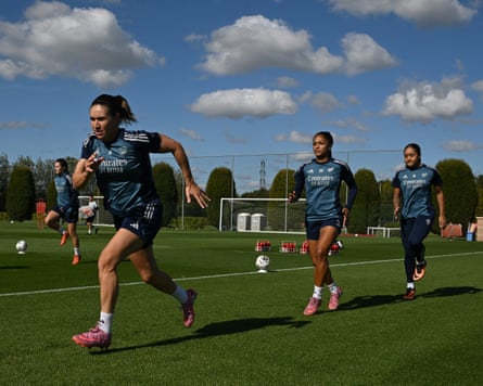 Mariona Caldentey in Arsenal training.