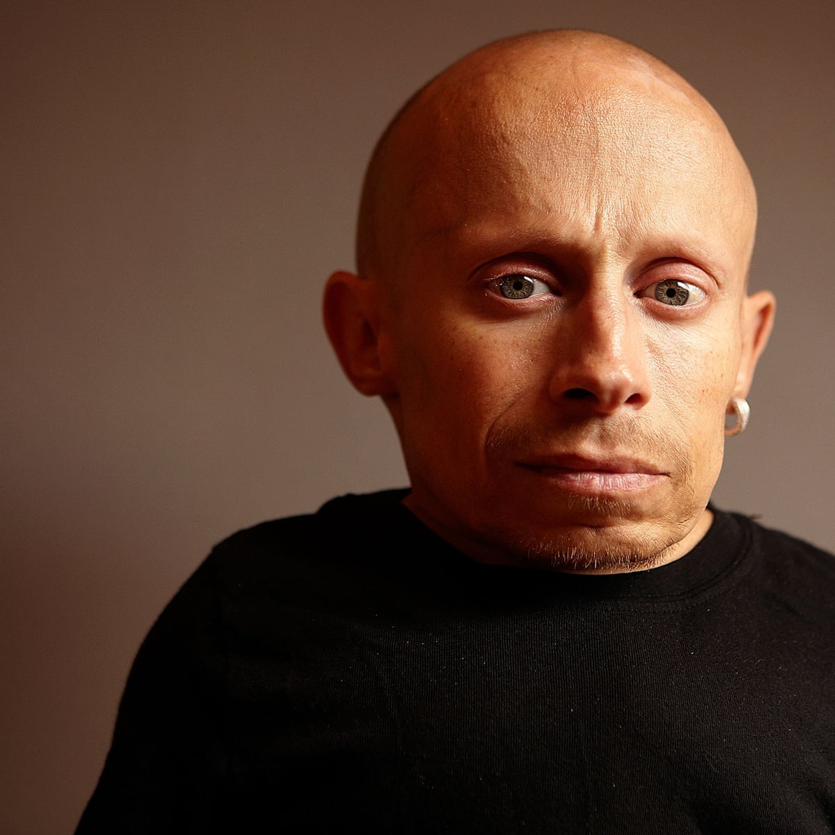 Verne Troyer - 2 feet 8 inches