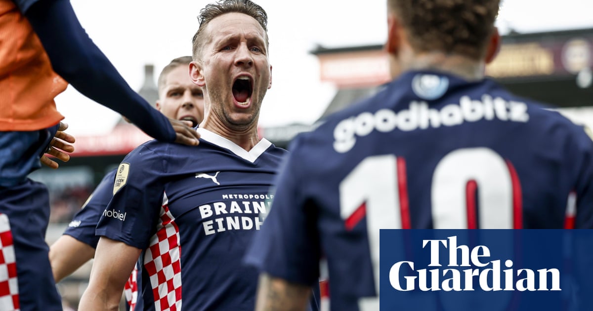 European football: PSV win Dutch title after De Jong and Tillman see off Sparta